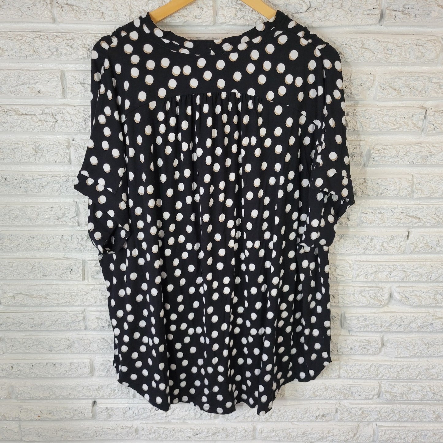 The Limited Plus Size 3X Tunic Top V-Neck Short Sleeve Geometric Black White