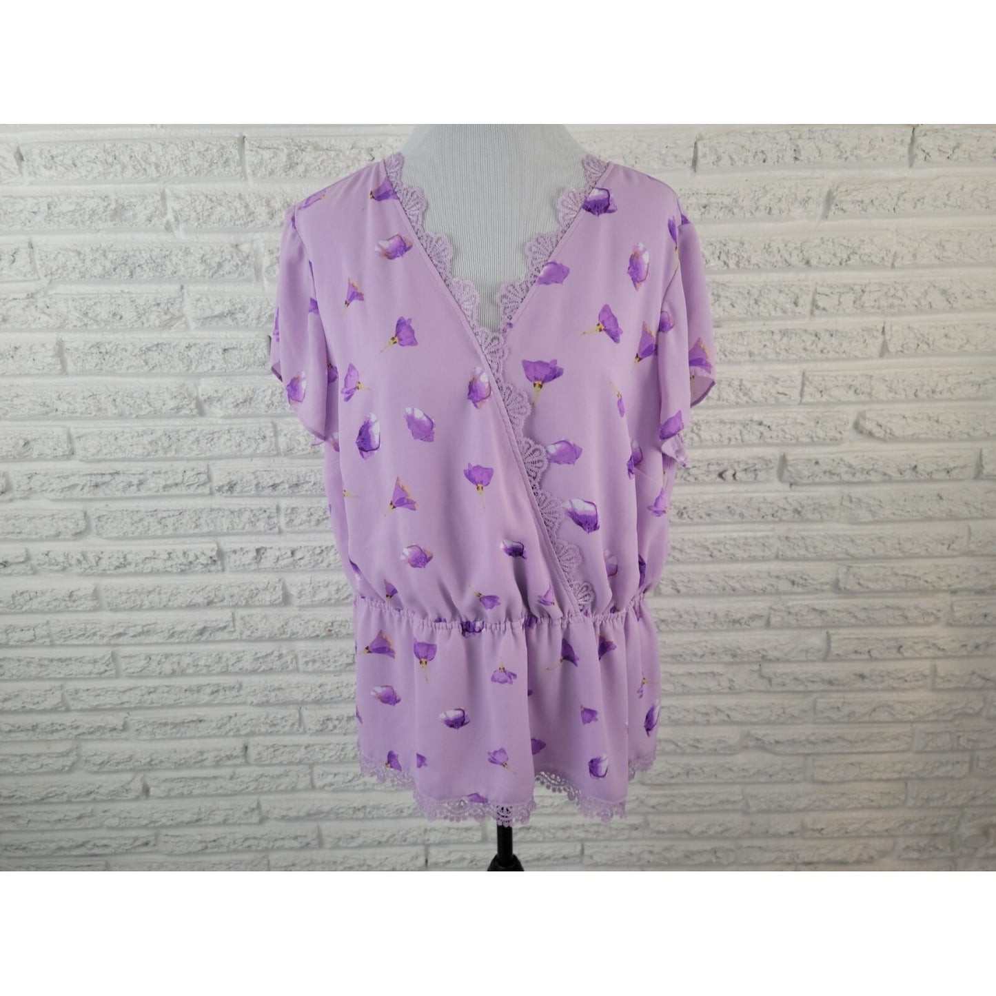 Limited Women Top 1X Plus Cap Sleeve Pullover Polyester Lined Purple Floral Lace