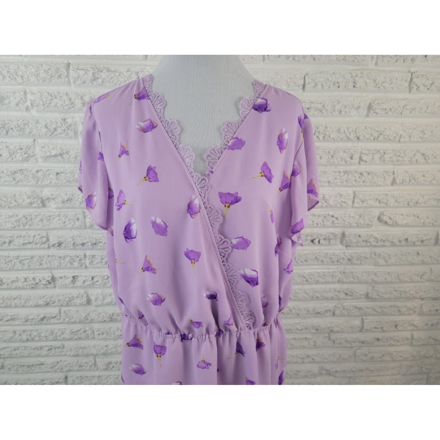 Limited Women Top 1X Plus Cap Sleeve Pullover Polyester Lined Purple Floral Lace