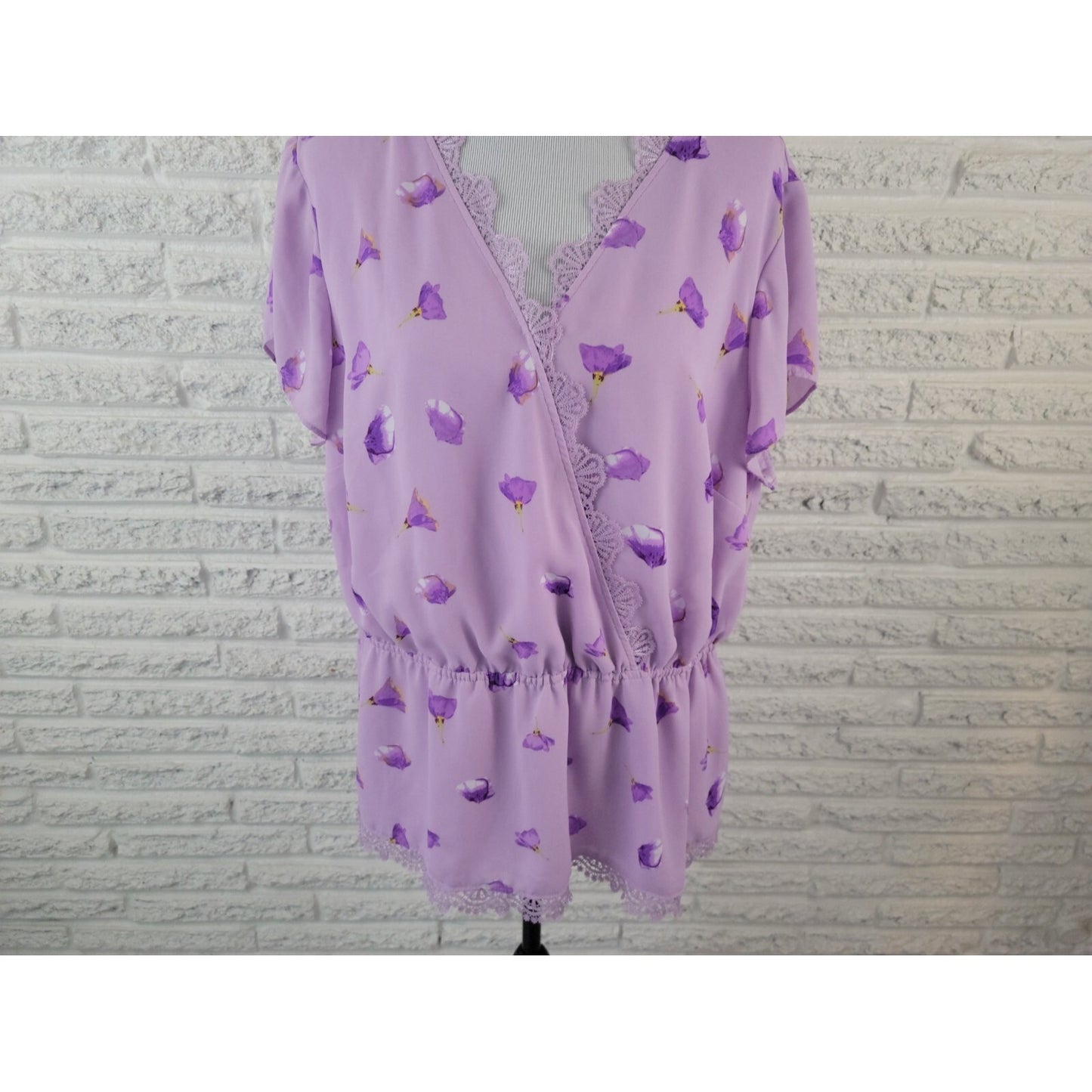 Limited Women Top 1X Plus Cap Sleeve Pullover Polyester Lined Purple Floral Lace