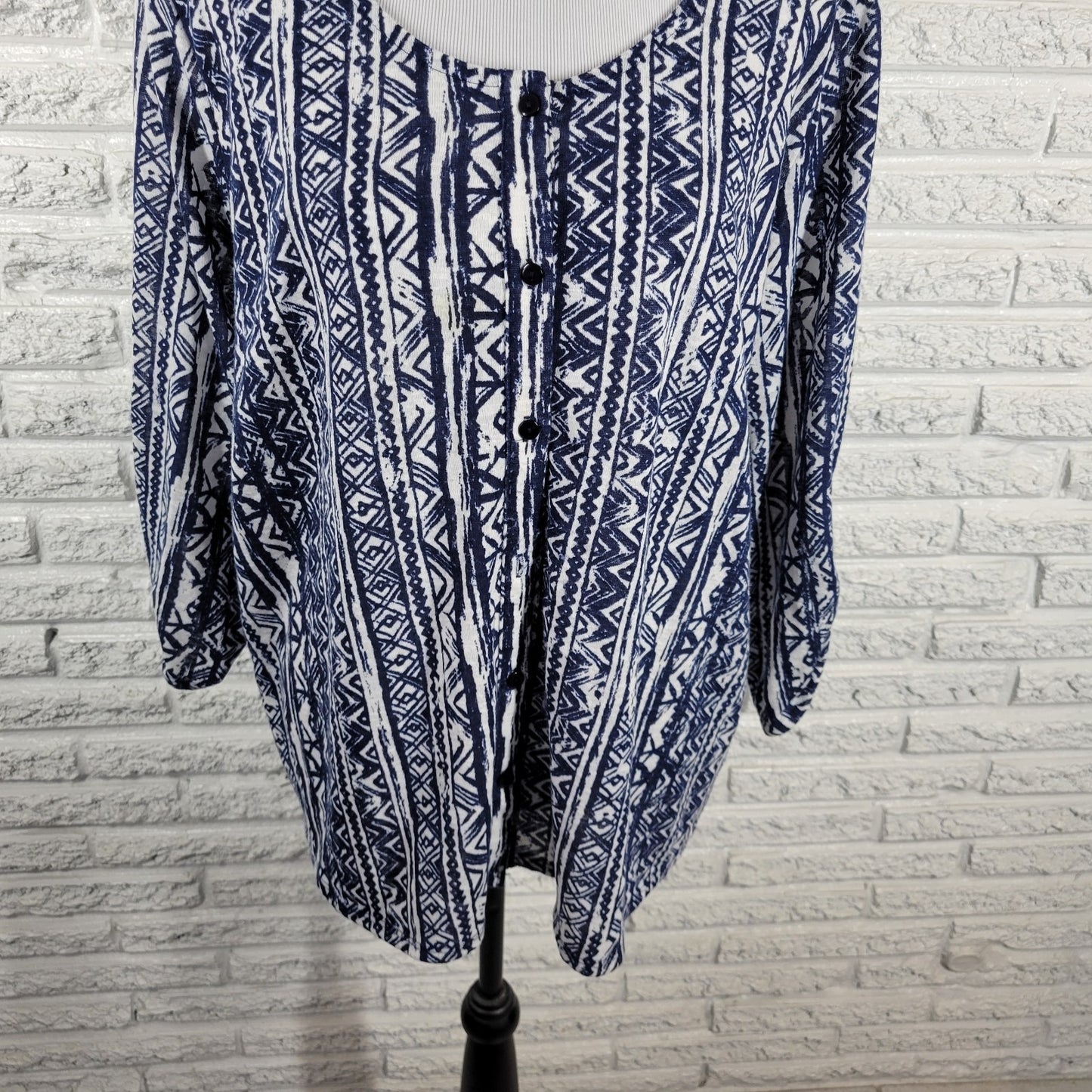 Notations Women's 2X Plus Blue White Geometric Button Up Top 3/4 Roll Tab Sleeve
