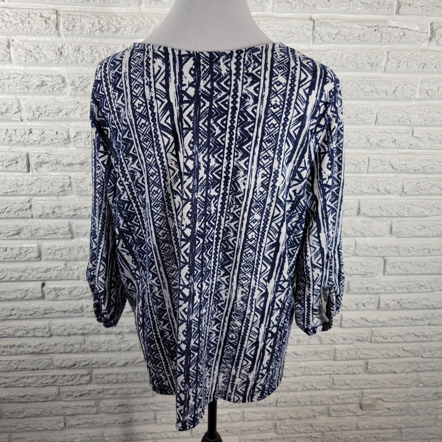 Notations Women's 2X Plus Blue White Geometric Button Up Top 3/4 Roll Tab Sleeve