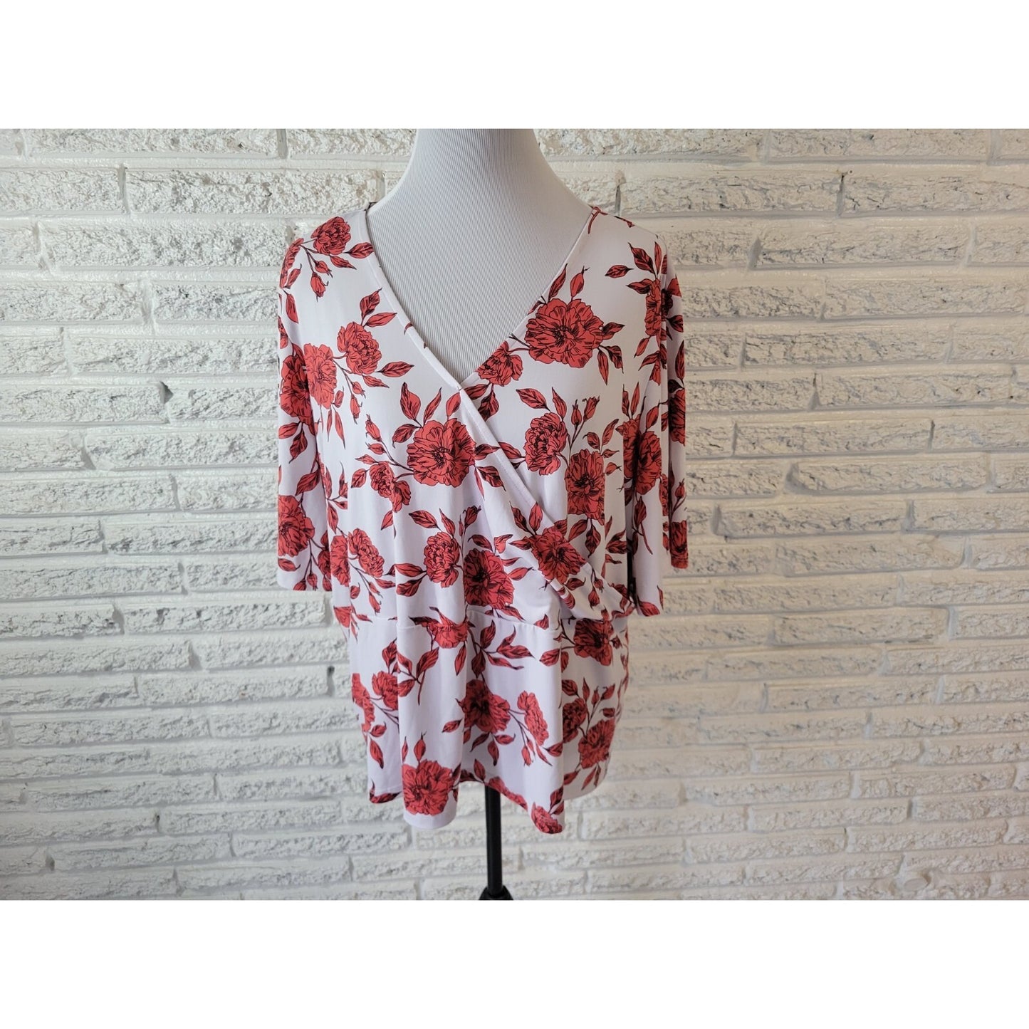 Liz Claiborne Women Top 2X Plus Short Sleeve Draped Red Floral Poly Blend Office
