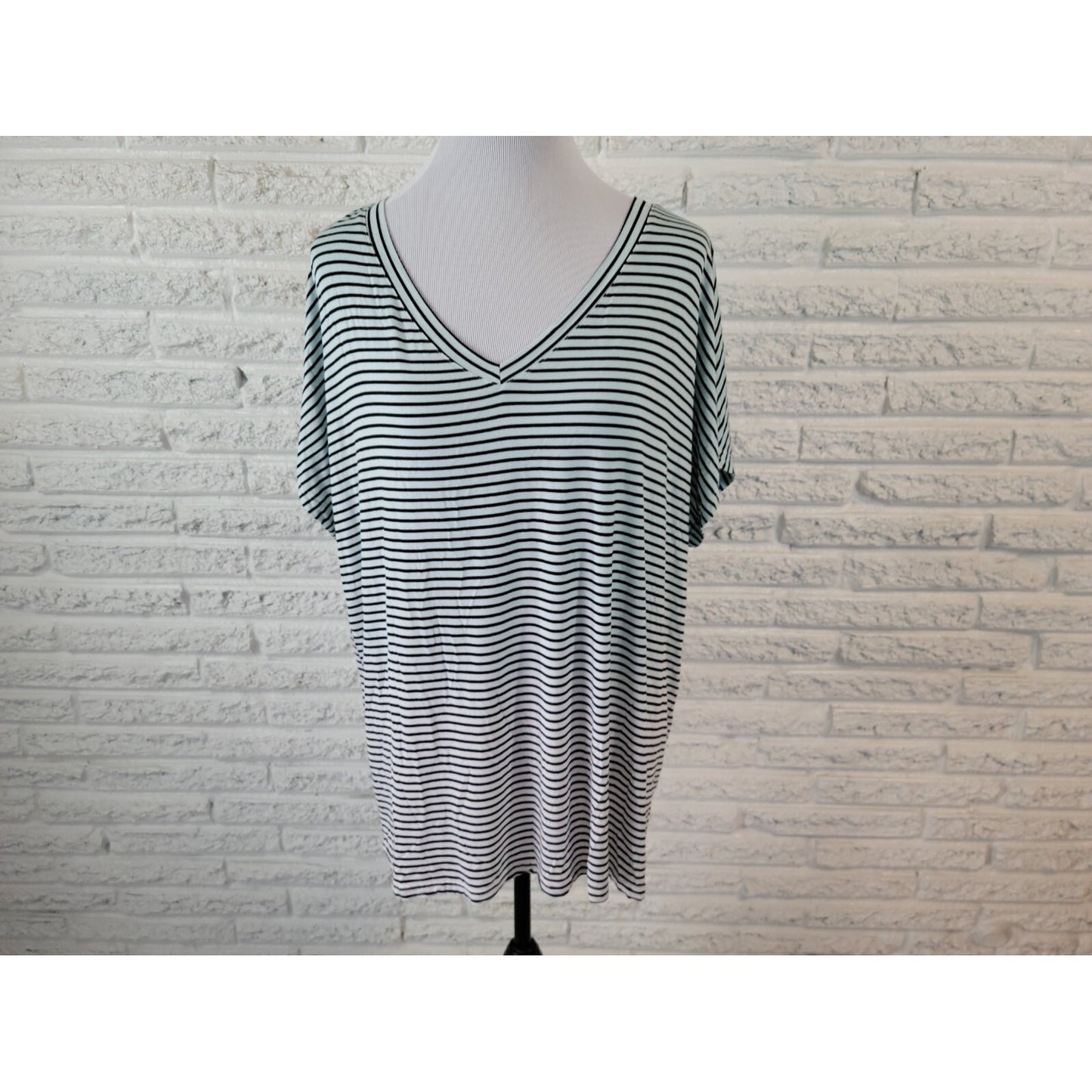 Sew in Love Womens Top 2XL Plus Tee Short Sleeve Stretchy VNeck Black Stripe