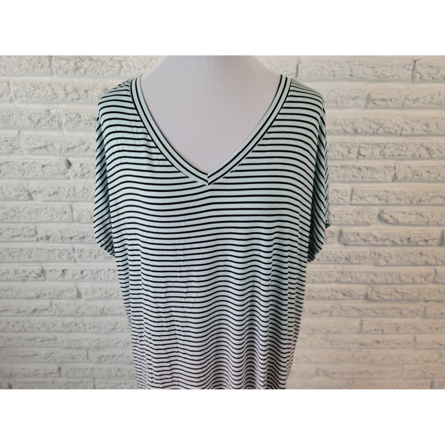 Sew in Love Womens Top 2XL Plus Tee Short Sleeve Stretchy VNeck Black Stripe