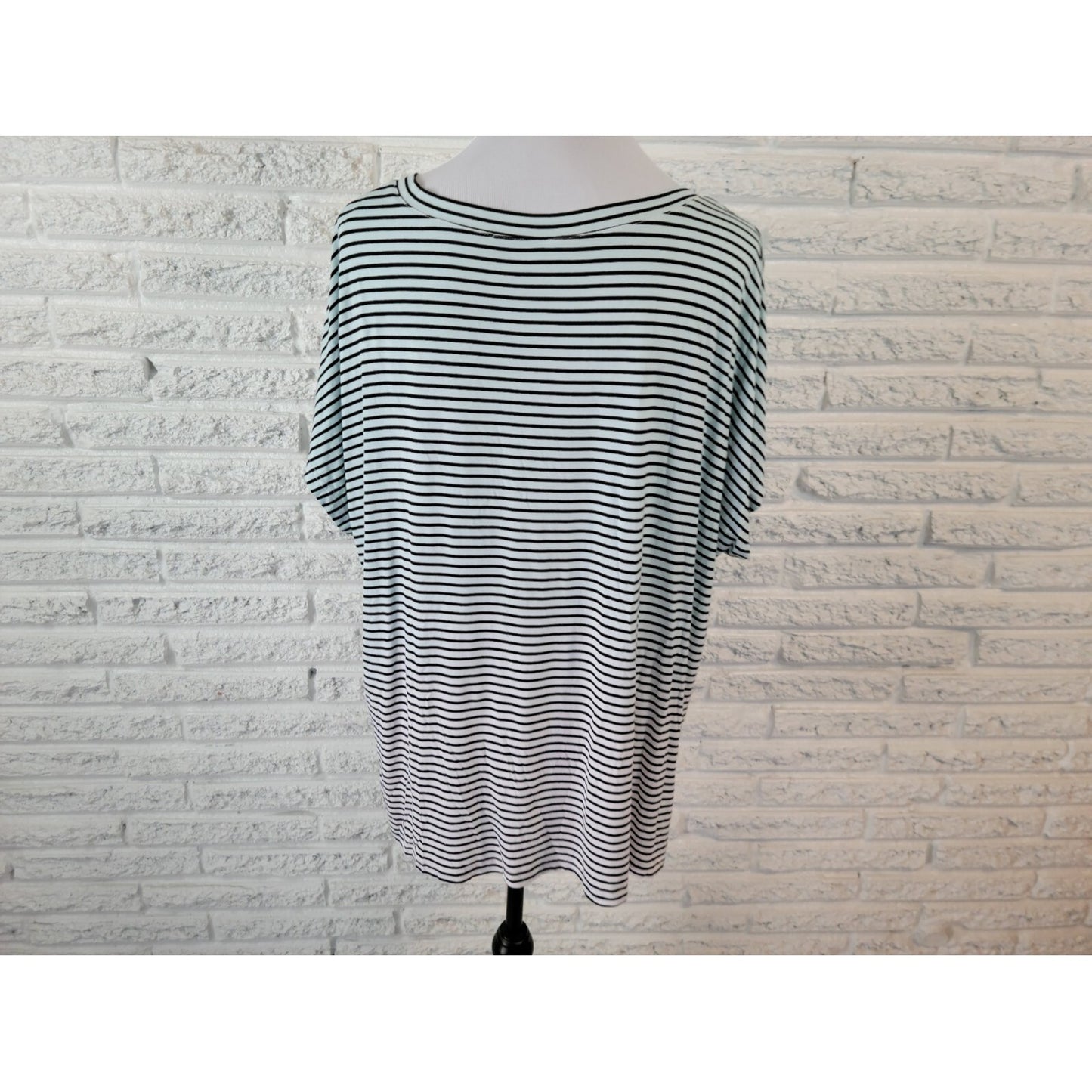 Sew in Love Womens Top 2XL Plus Tee Short Sleeve Stretchy VNeck Black Stripe