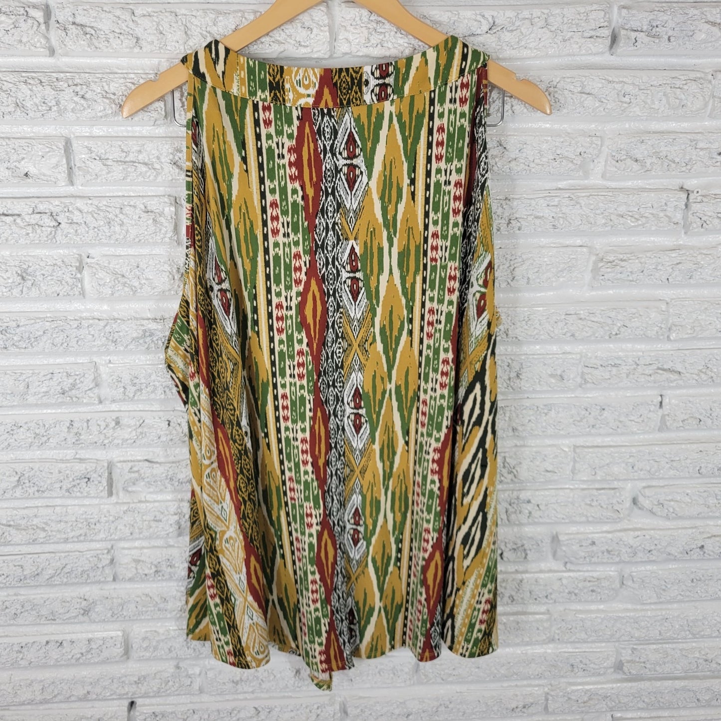 Cato Est 1946 Women's 22W/24W Green Gold Geometric Sleeveless Top 3 Keyhole Neck