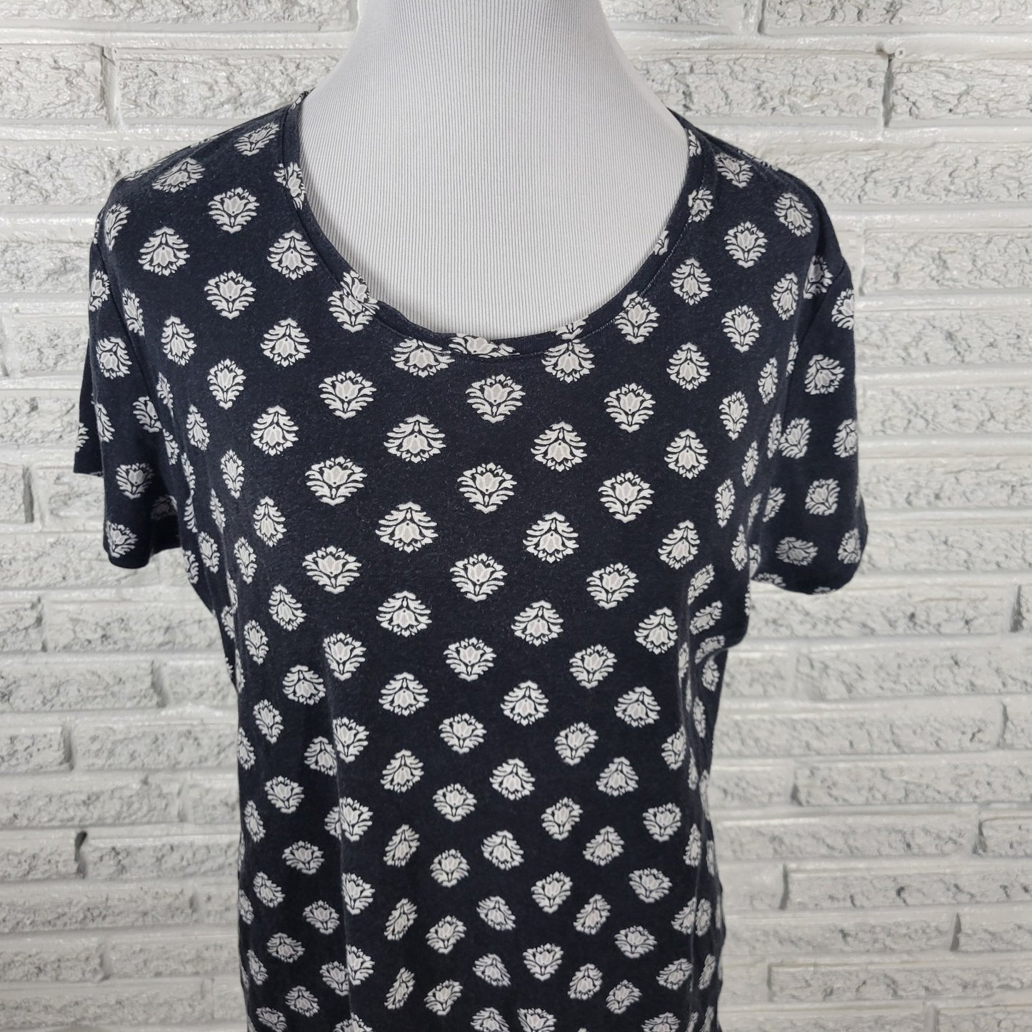 Croft Barrow Womens Top Extra Large Tee Black Floral Cotton Classic Comfy