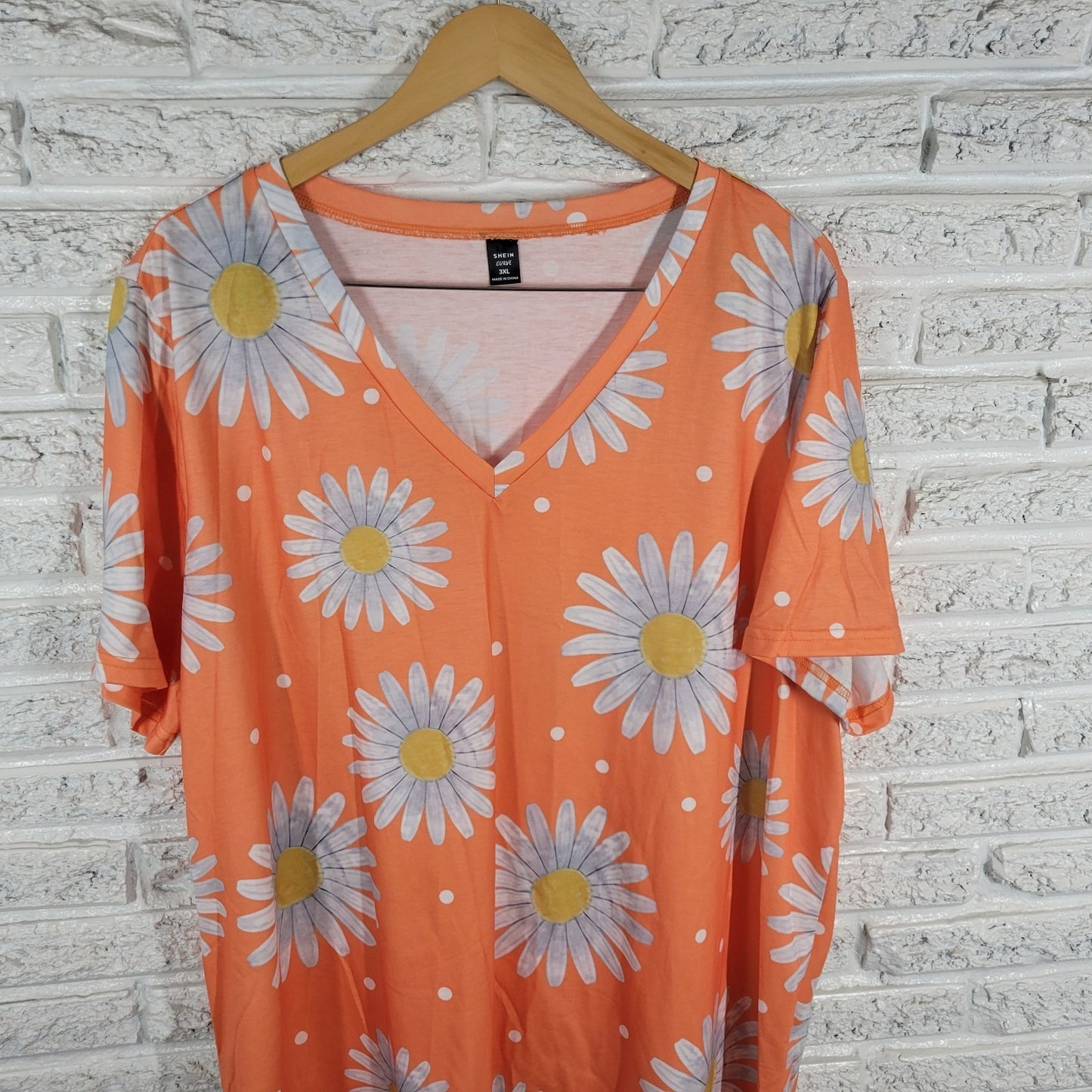 Shein Curve Womens Top 3XL Plus Tee Daisies Orange Floral Poly Blend Comfy