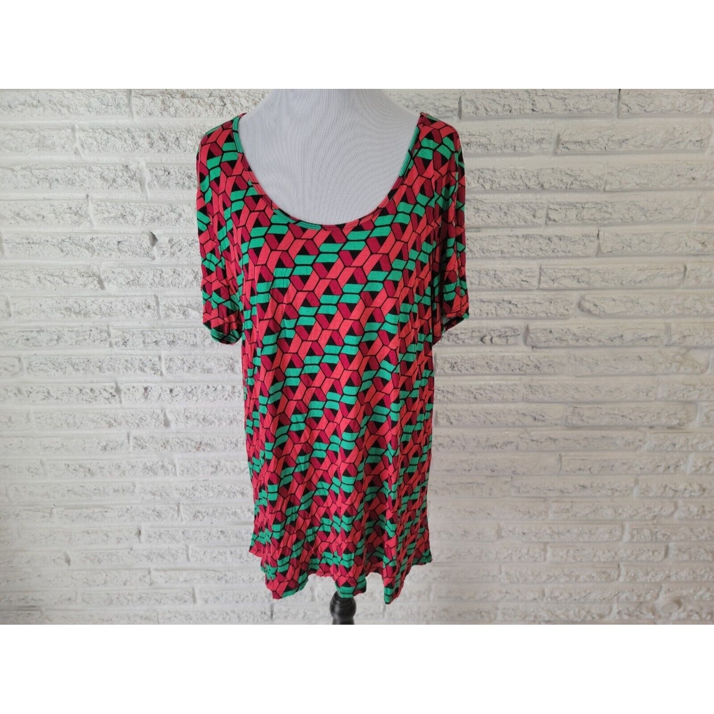 Lularoe Womens Top 3XL Plus Tee Short Sleeve Asymmetric Red Geometric Rayon