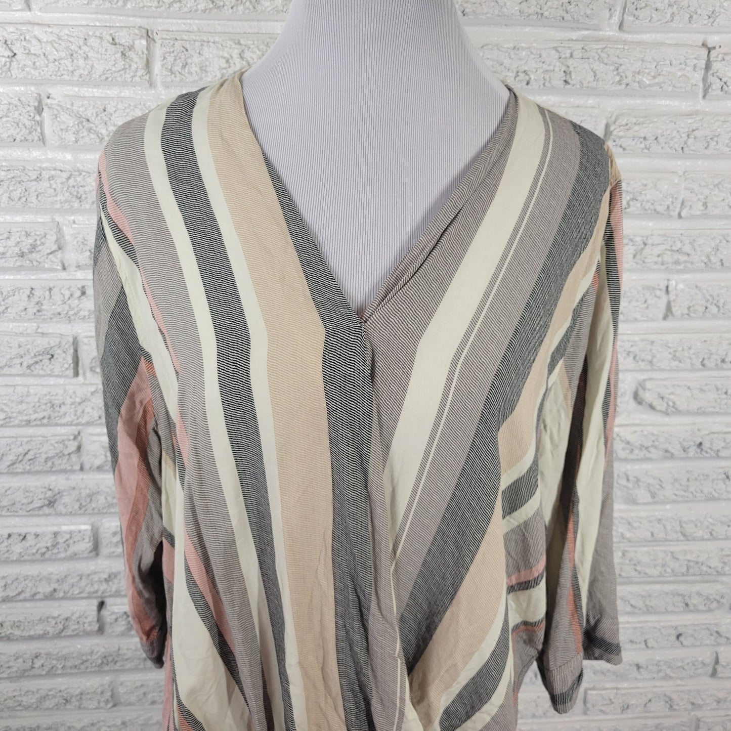 Cynthia Rowley Womens Top 2X Plus 3/4 Sleeve Gray Stripe Lightweight Asymmetric