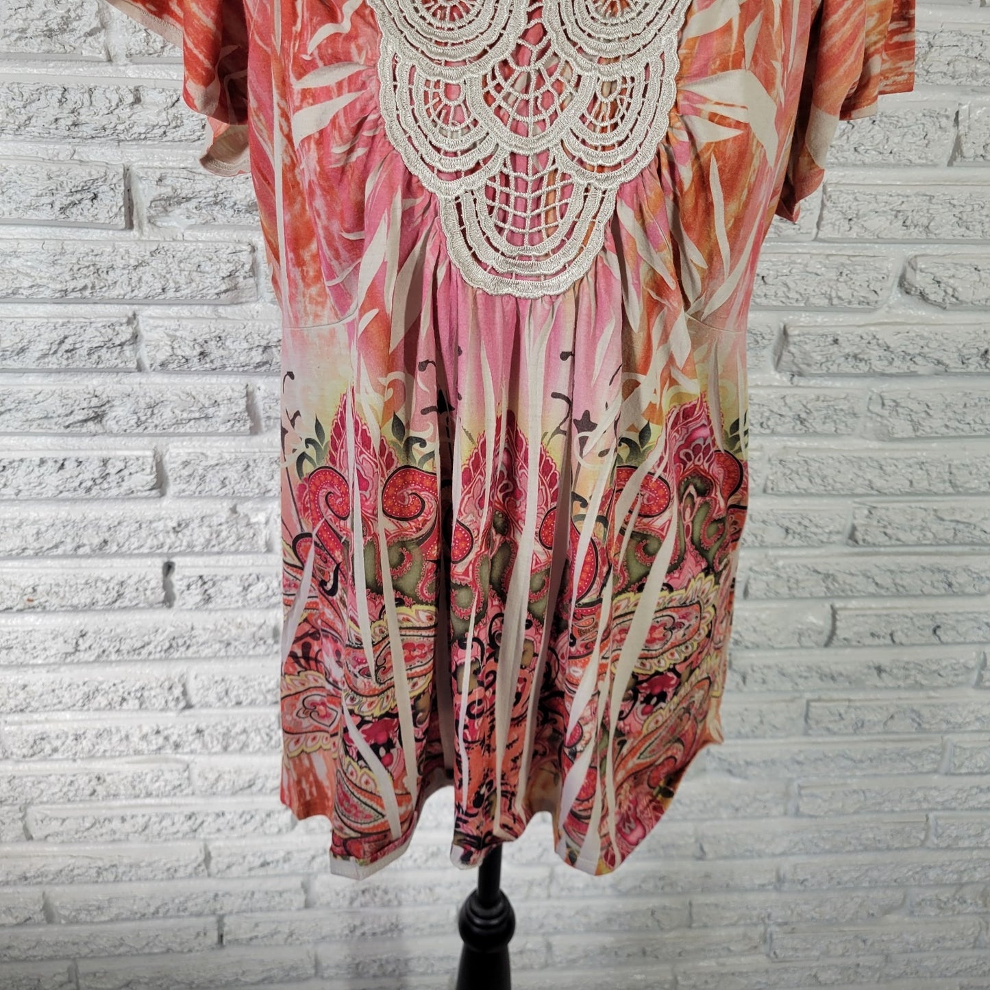 Energe Womens Top 1X Plus Short Sleeve Orange Paisley Crochet Trim Laser Cut