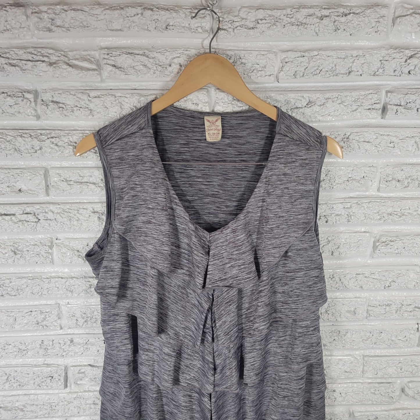 Faded Glory Womens Top XL 16 18 Sleeveless Gray Heather Tiered Poly Blend Ruffle