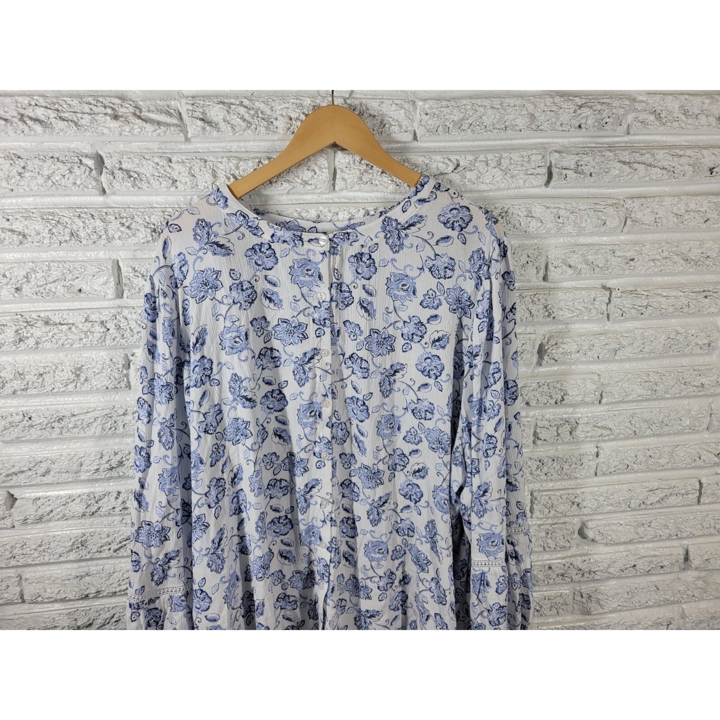Angels Forever Young Women Top 3X Plus Long Sleeve Blue Floral Rayon Lightweight