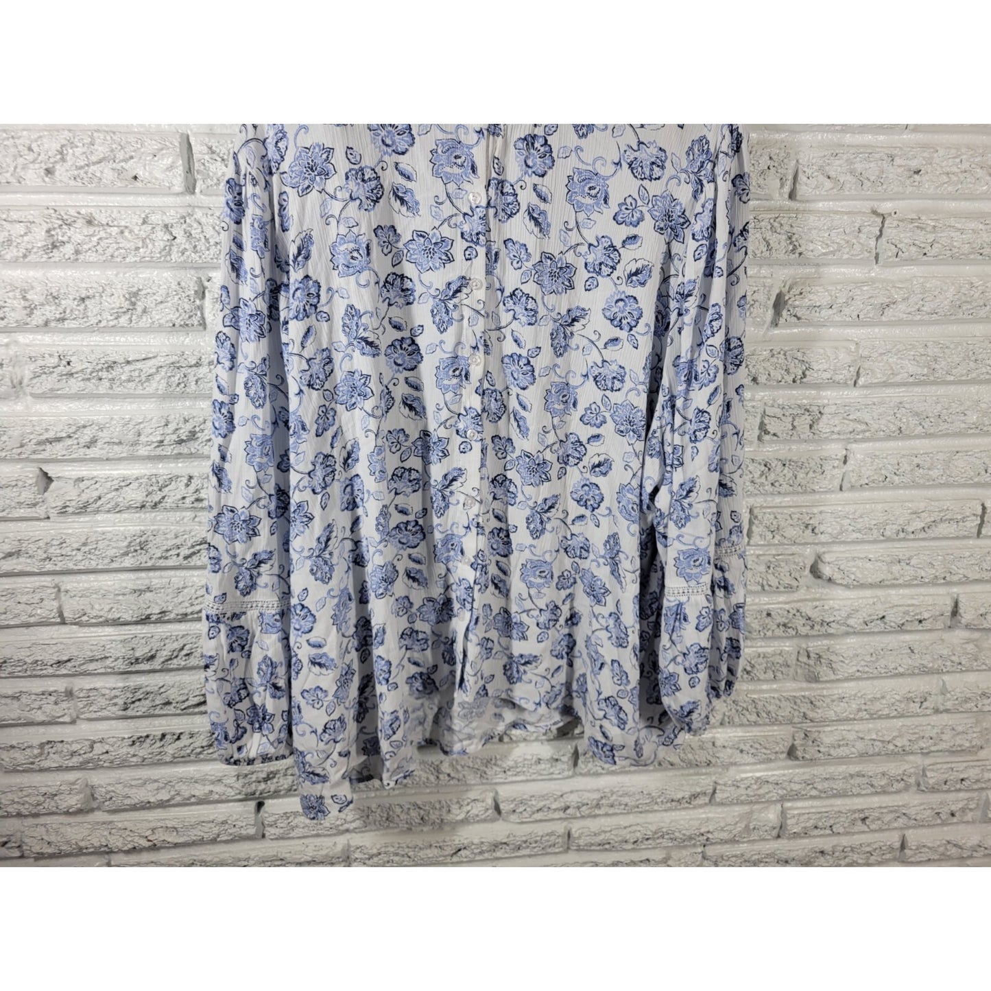 Angels Forever Young Women Top 3X Plus Long Sleeve Blue Floral Rayon Lightweight
