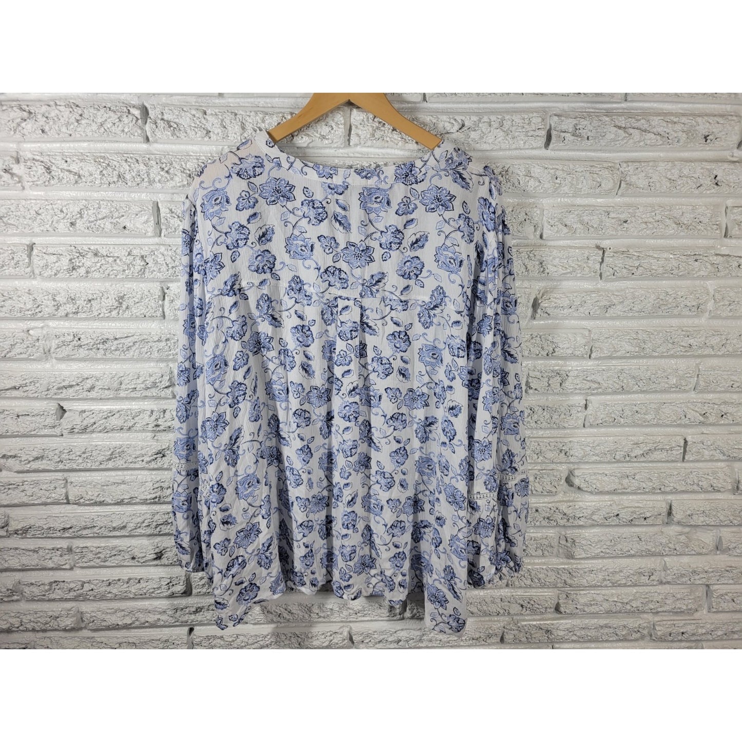 Angels Forever Young Women Top 3X Plus Long Sleeve Blue Floral Rayon Lightweight