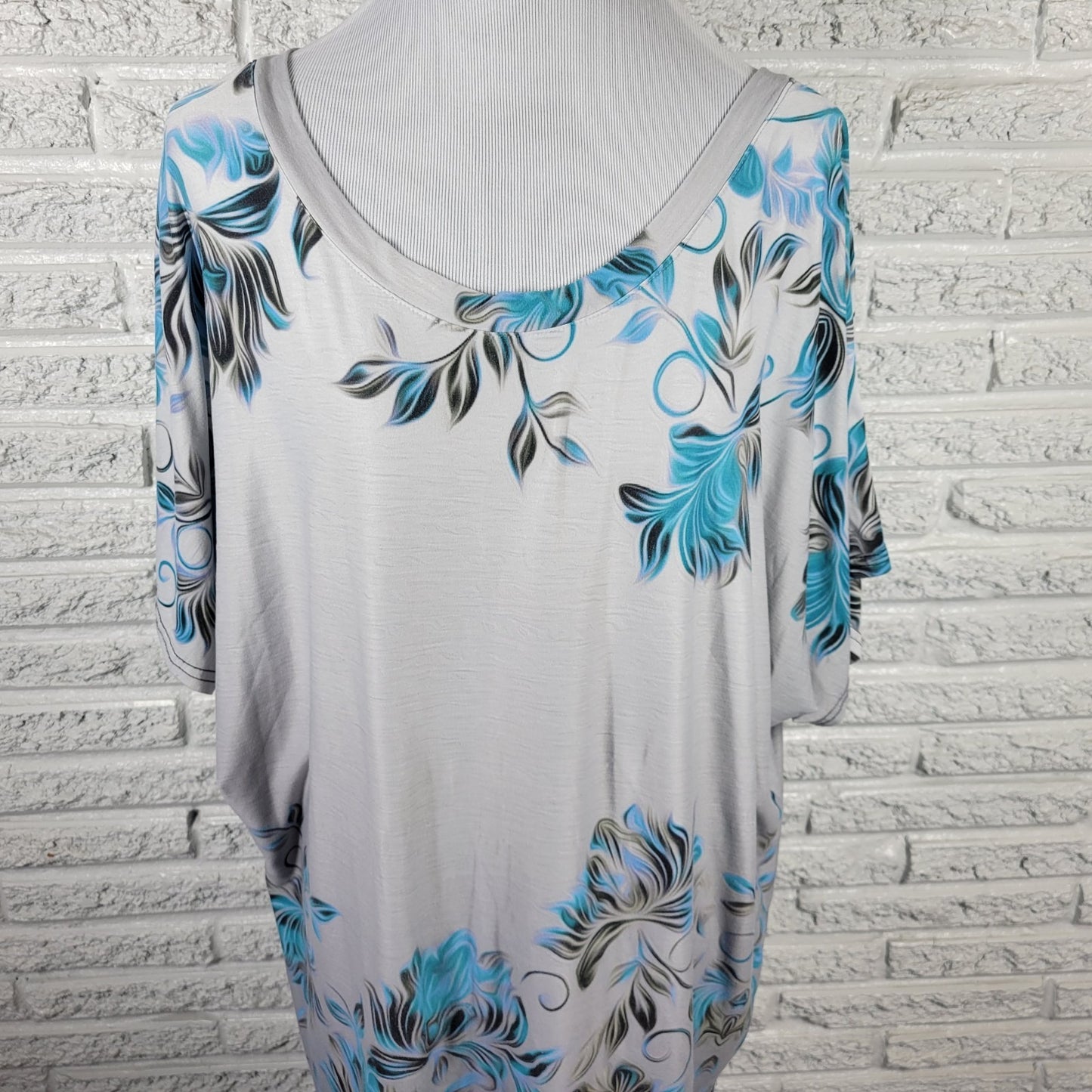 Simply Aster by Firmiana Women's Plus Size 1X Blue Floral Tunic Boat Neck Blouse