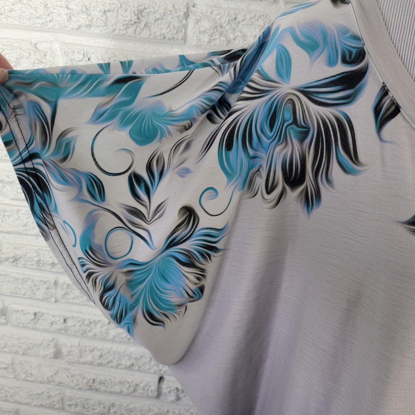 Simply Aster by Firmiana Women's Plus Size 1X Blue Floral Tunic Boat Neck Blouse