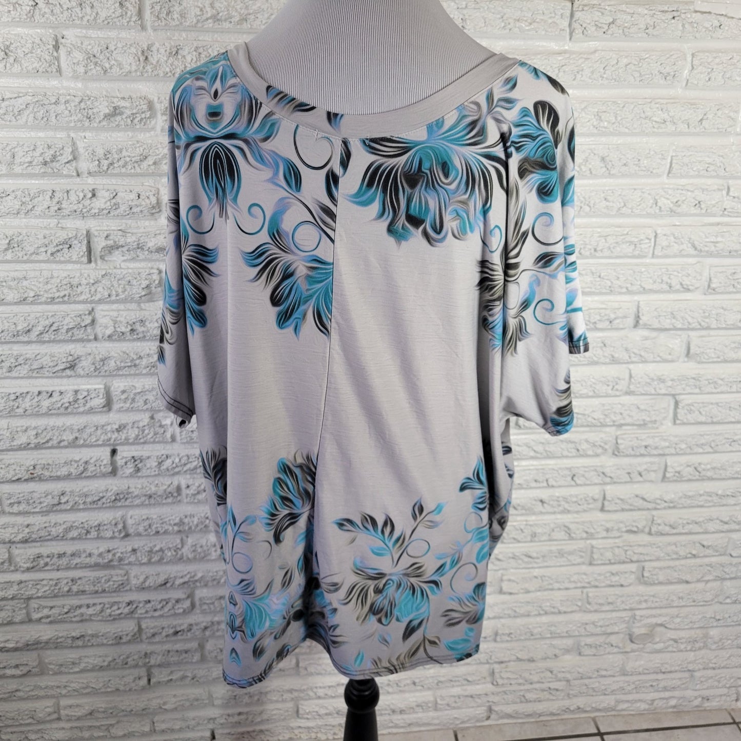 Simply Aster by Firmiana Women's Plus Size 1X Blue Floral Tunic Boat Neck Blouse