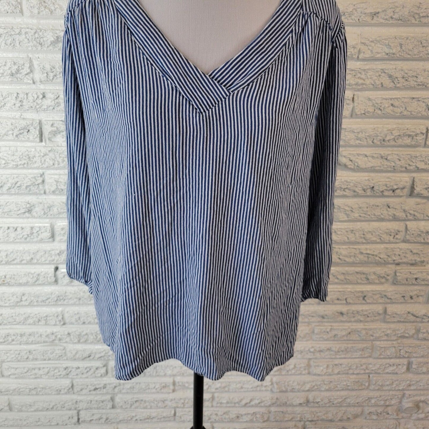 St Johns Bay Womens Top 0X Plus 3/4 Sleeve Blue Stripe Lightweight Rayon Casual