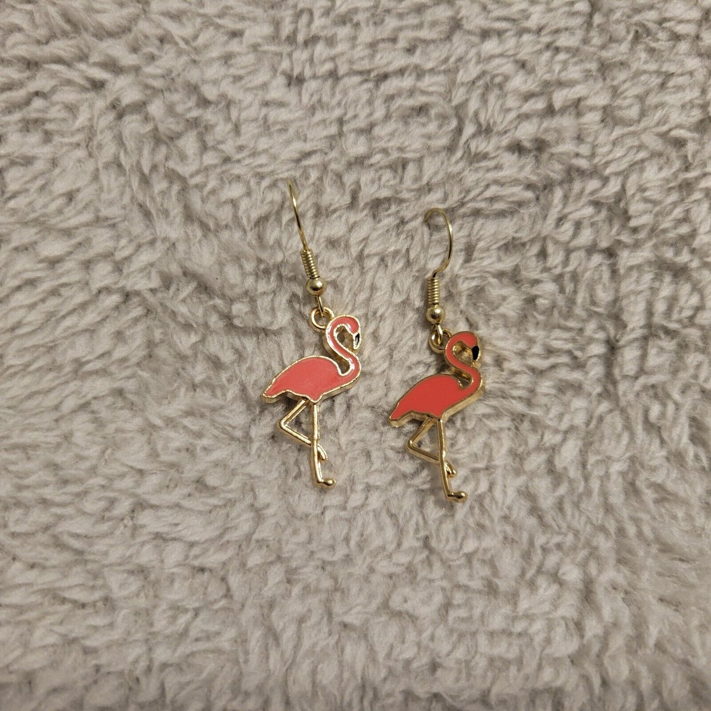 Flamingos Hot Pink Womens Earrings One Pair Gold Tone Hanging Dangle Fish Hook