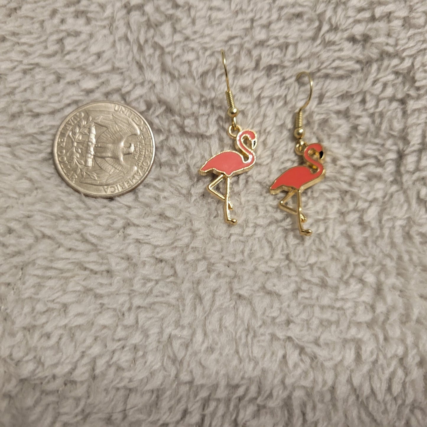 Flamingos Hot Pink Womens Earrings One Pair Gold Tone Hanging Dangle Fish Hook
