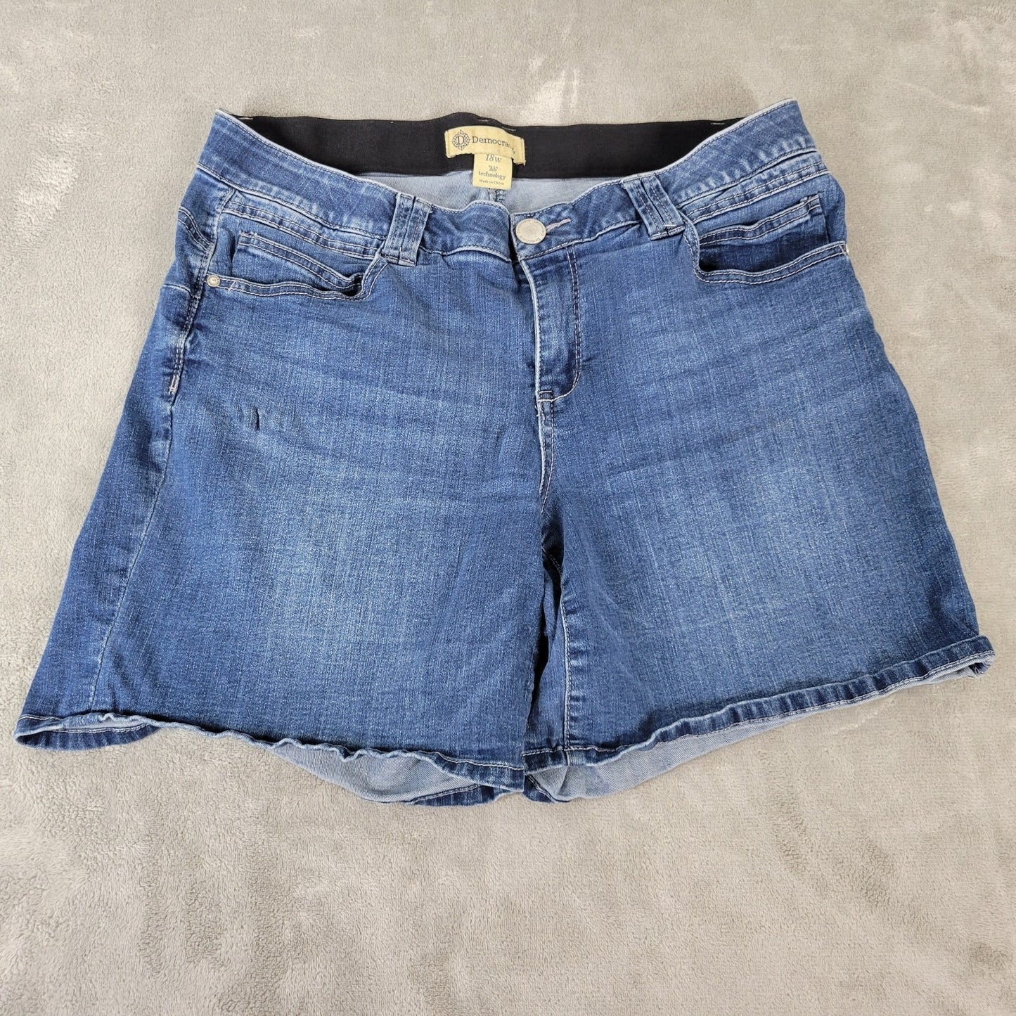 Democracy Womens Shorts 18W Plus Ab Technology Medium Blue Denim Comfy Zip Fly