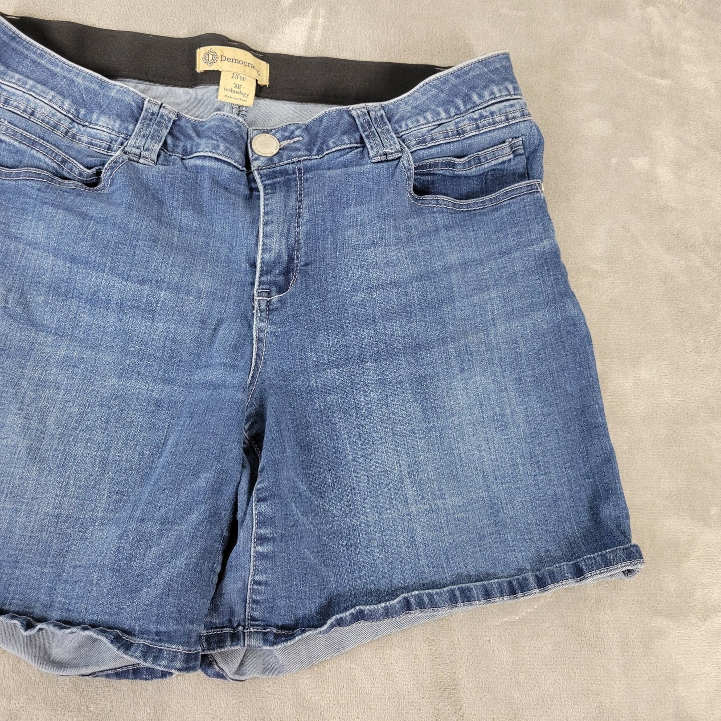 Democracy Womens Shorts 18W Plus Ab Technology Medium Blue Denim Comfy Zip Fly