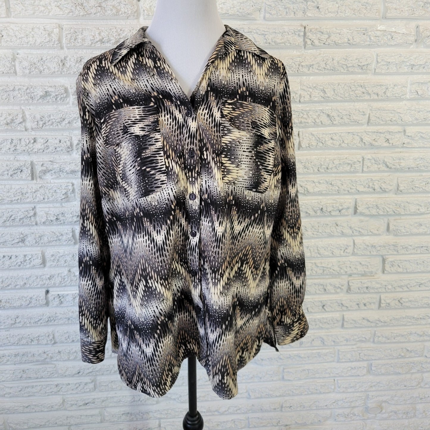 Kim Rogers Top 1X Plus Size Black Tan Geometric Long Roll Tab Sleeve Button Up