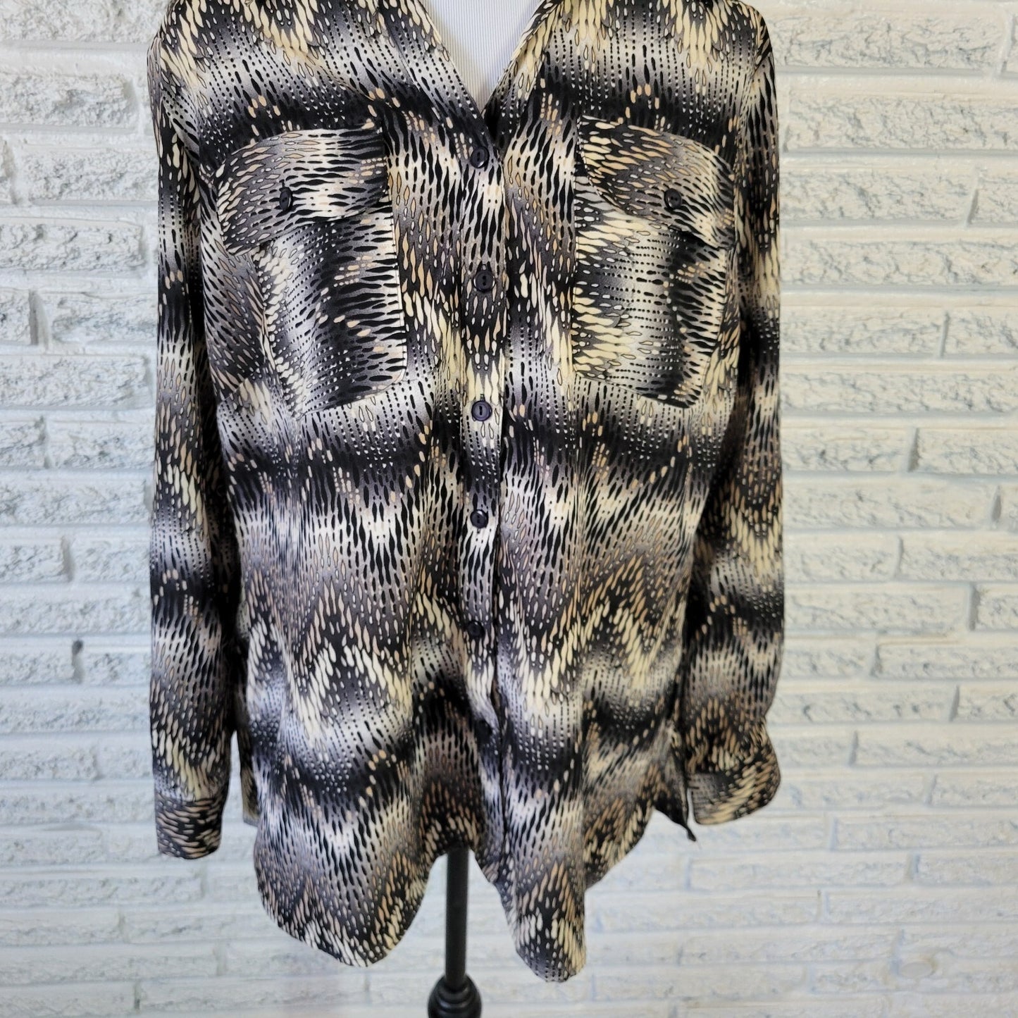 Kim Rogers Top 1X Plus Size Black Tan Geometric Long Roll Tab Sleeve Button Up