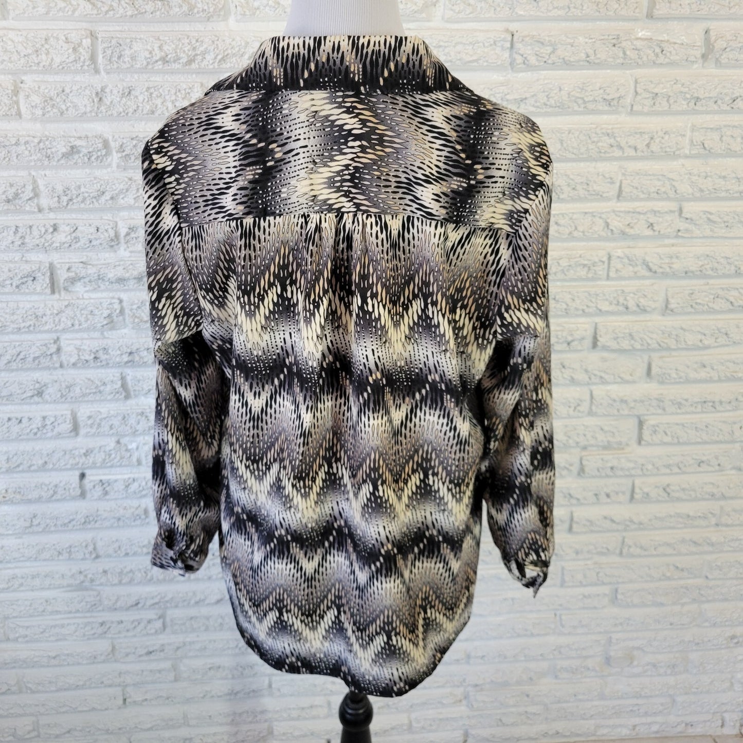 Kim Rogers Top 1X Plus Size Black Tan Geometric Long Roll Tab Sleeve Button Up