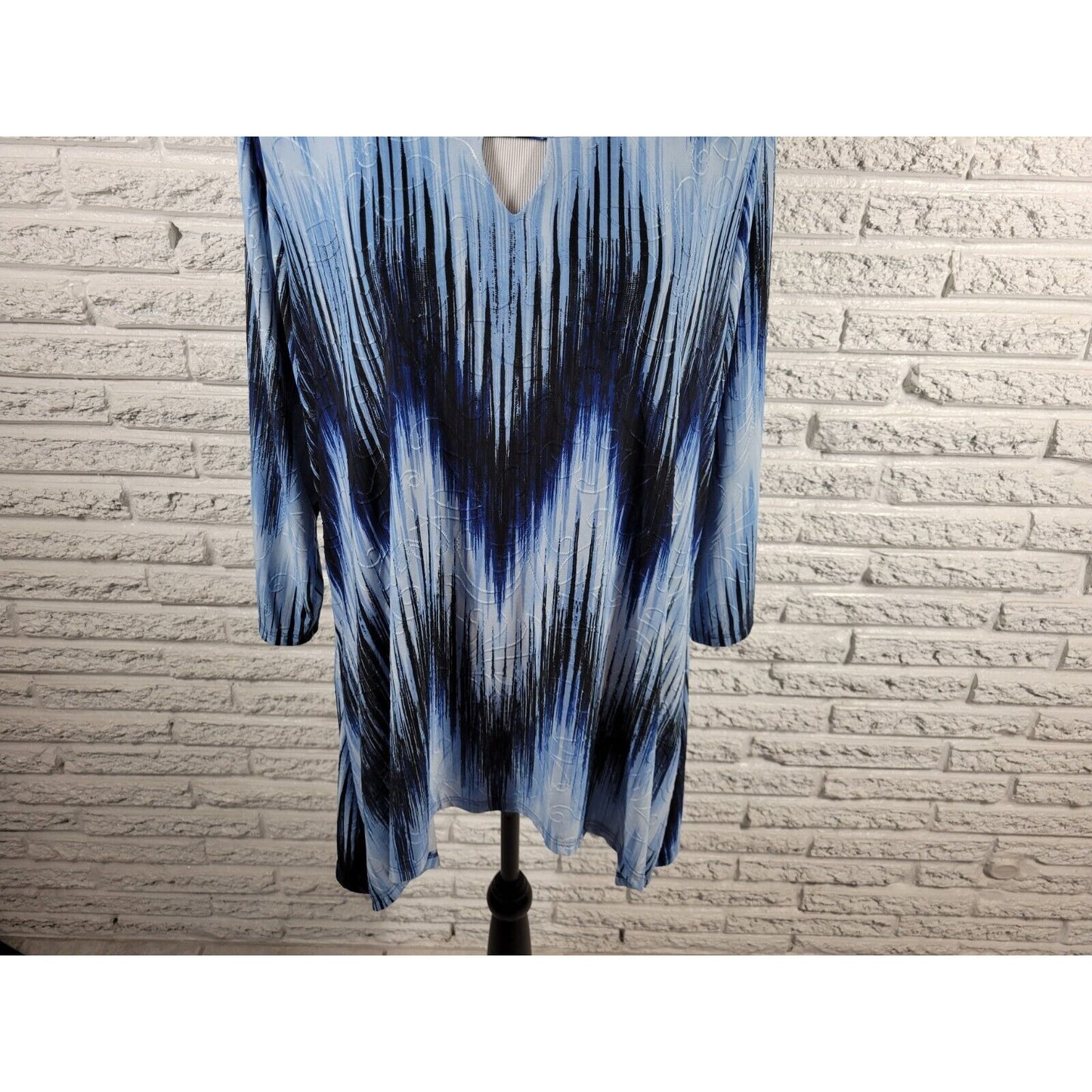 Coral Bay Womens Top 2X Plus 3/4 Sleeve Blue Geometric Embroider Keyhole Office