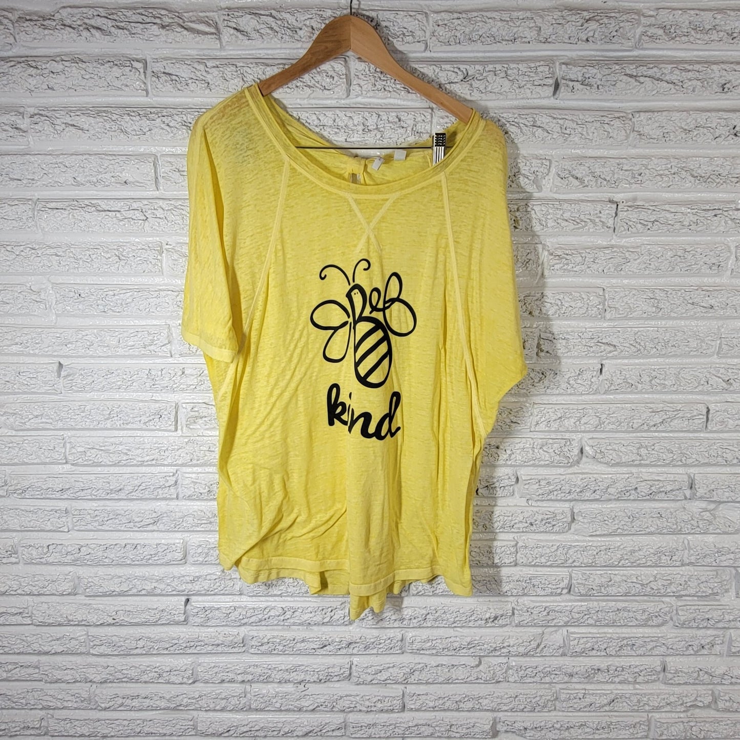 Cato Est 1946 Womens Top 18W 20W Lightweight Back Keyhole Yellow Bumble Bee Kind