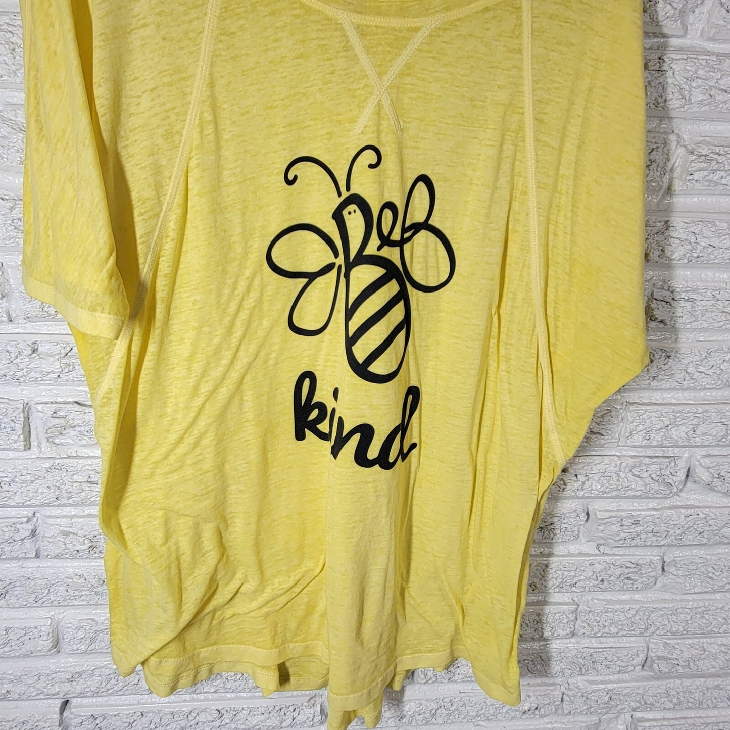 Cato Est 1946 Womens Top 18W 20W Lightweight Back Keyhole Yellow Bumble Bee Kind