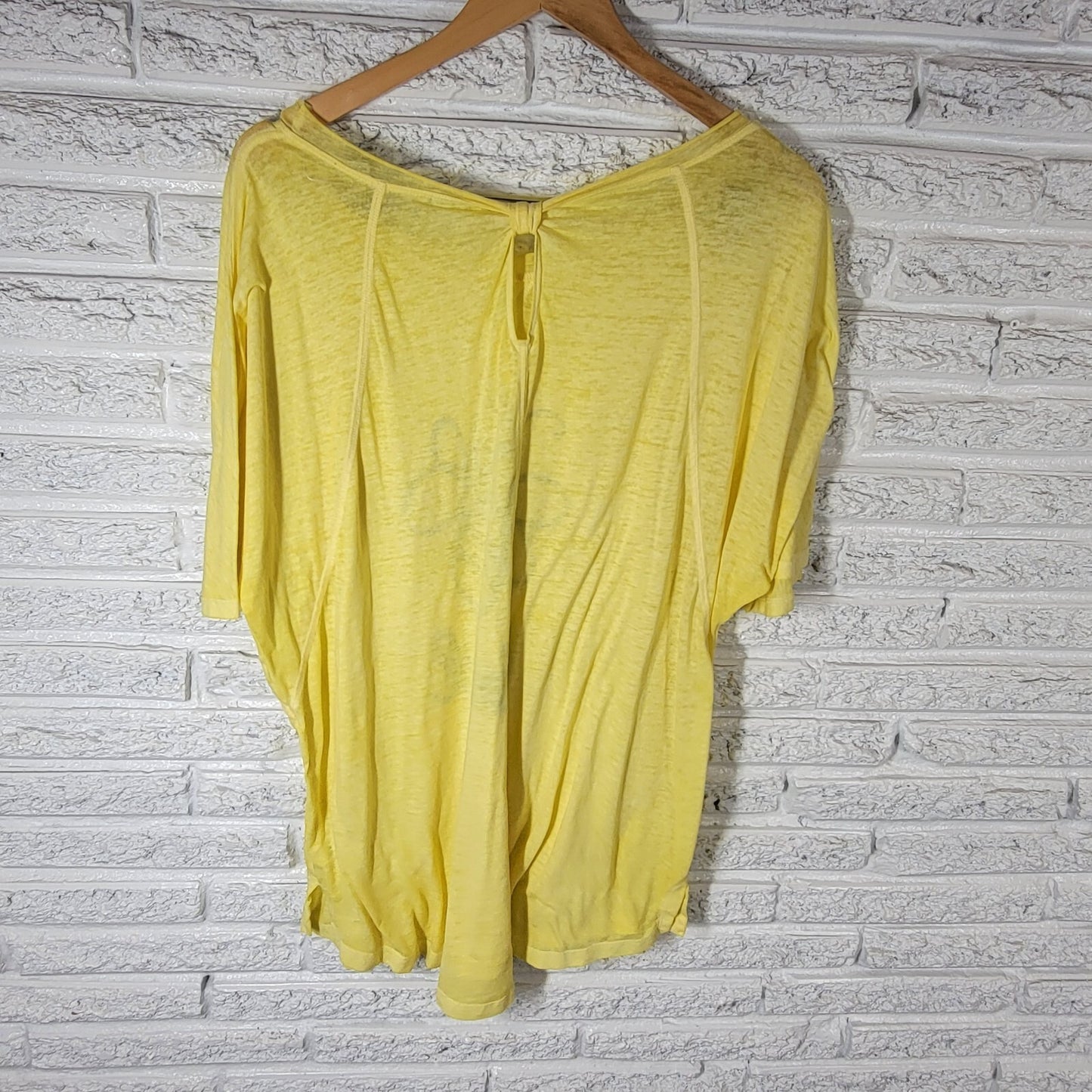 Cato Est 1946 Womens Top 18W 20W Lightweight Back Keyhole Yellow Bumble Bee Kind