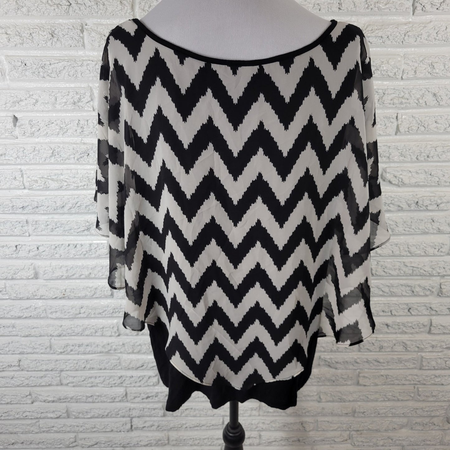 Alyx Women's 2X Plus Size Top Blouse Black White Zig Zag Kimono Sleeve Lined