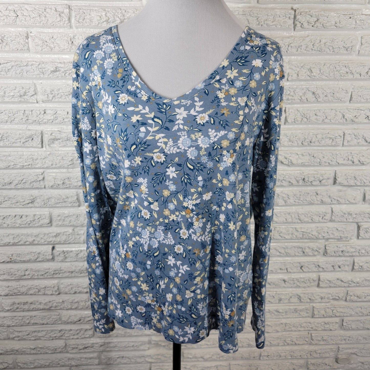 Croft Barrow Womens Top XL Tee Classic Long Sleeve Blue Floral Cotton Comfy