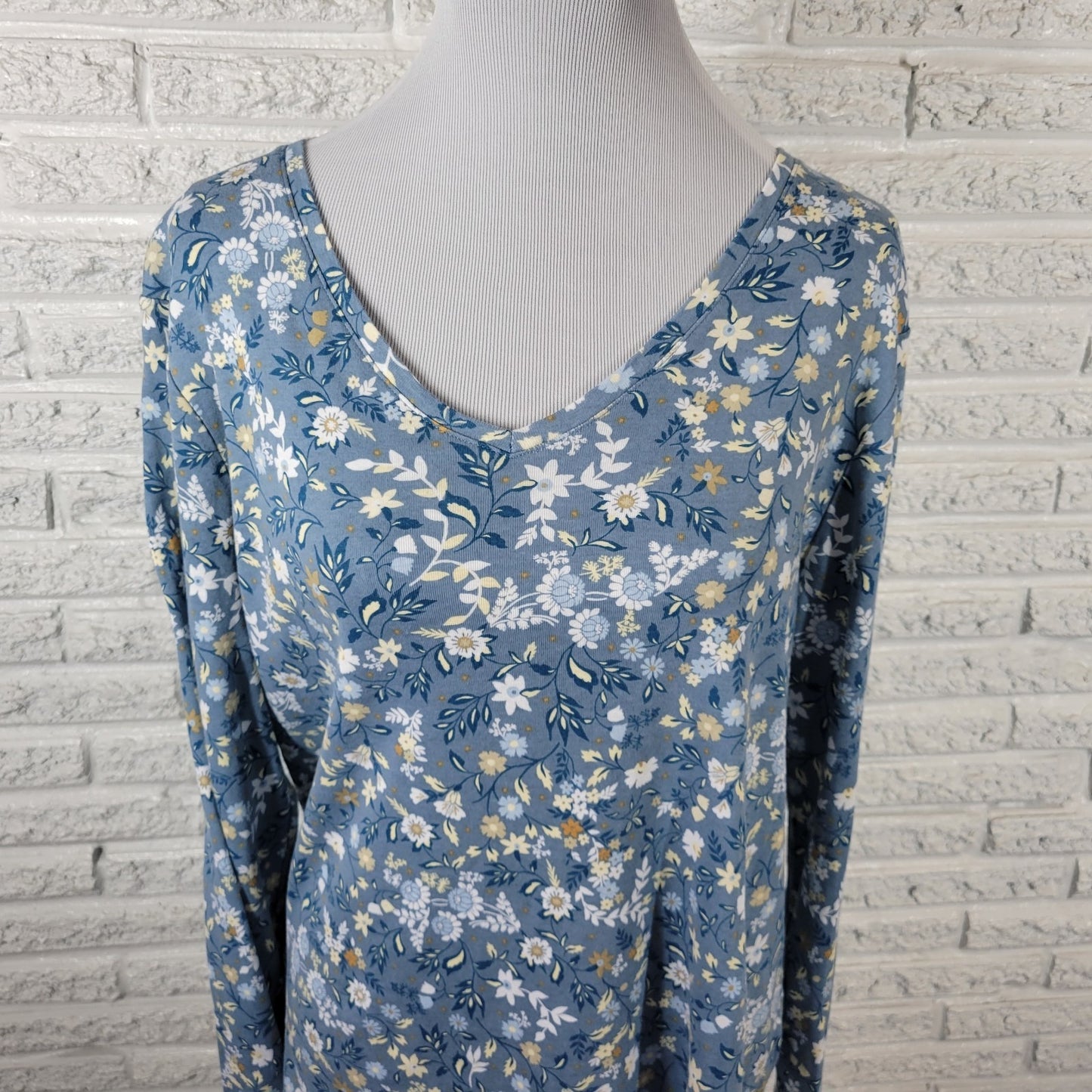 Croft Barrow Womens Top XL Tee Classic Long Sleeve Blue Floral Cotton Comfy