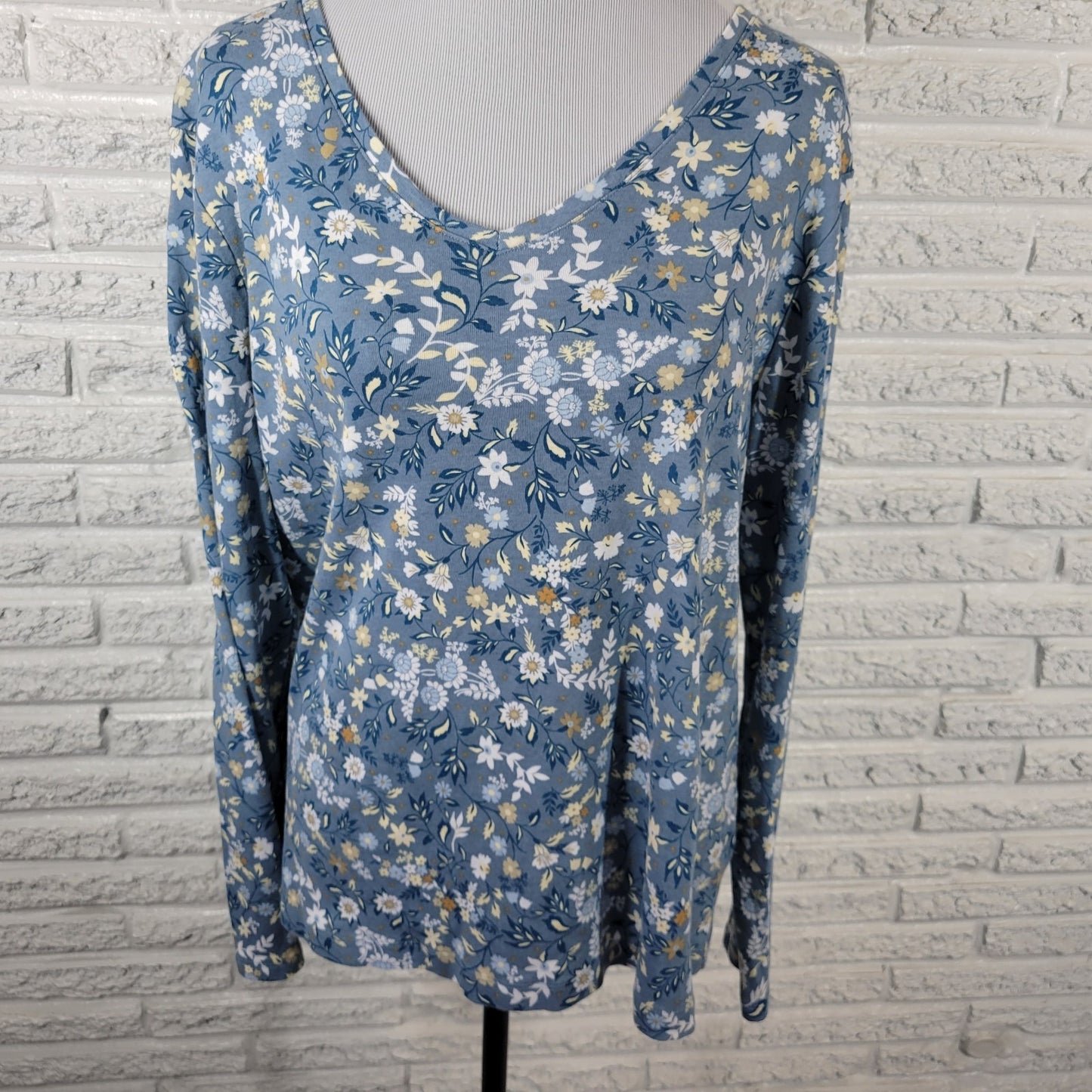 Croft Barrow Womens Top XL Tee Classic Long Sleeve Blue Floral Cotton Comfy