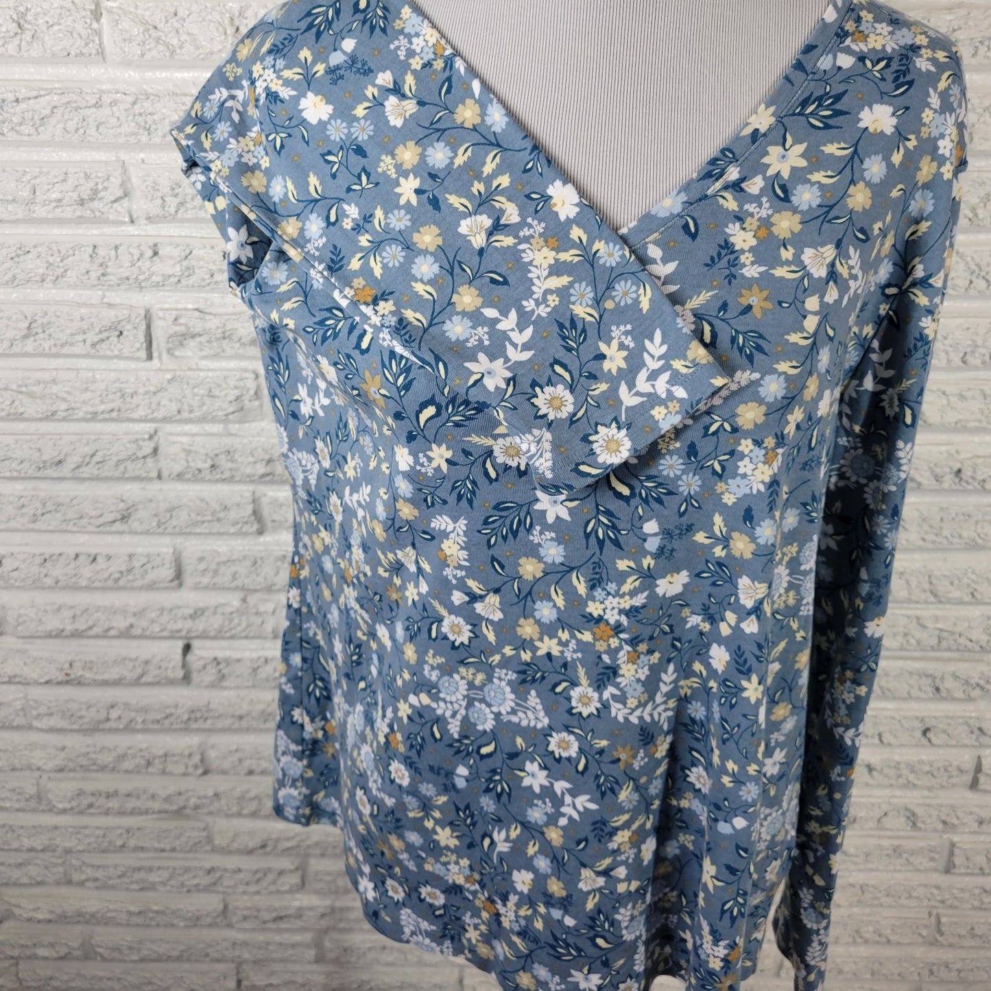 Croft Barrow Womens Top XL Tee Classic Long Sleeve Blue Floral Cotton Comfy