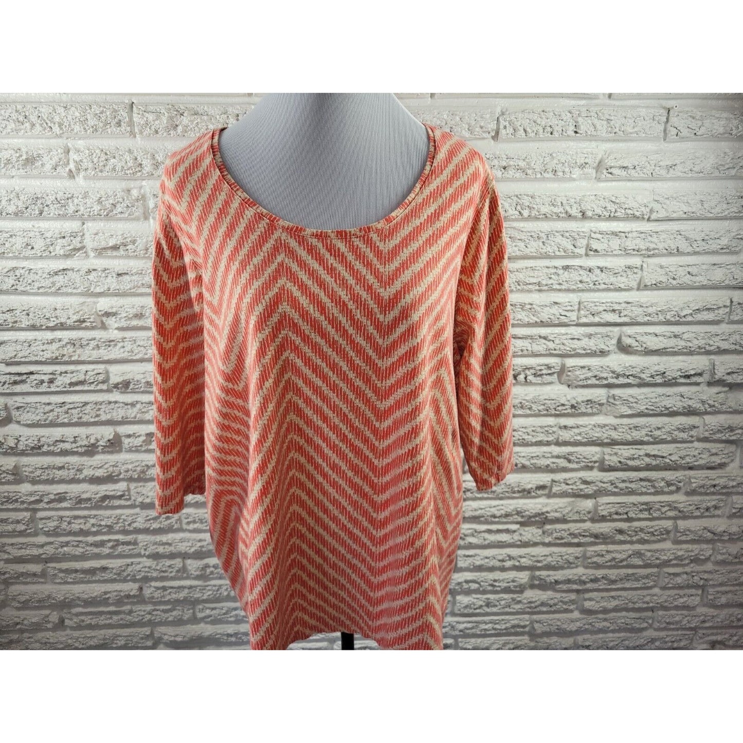 Catherines Womens Top 2X Plus Tee Short Sleeve Zig Zag Pink Cotton Blend