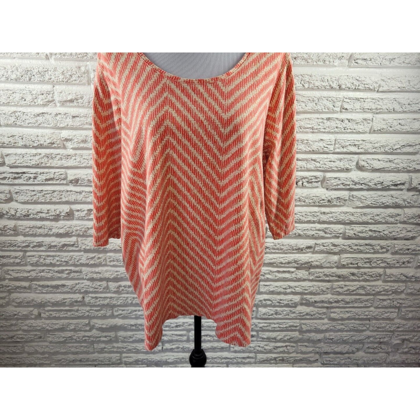 Catherines Womens Top 2X Plus Tee Short Sleeve Zig Zag Pink Cotton Blend