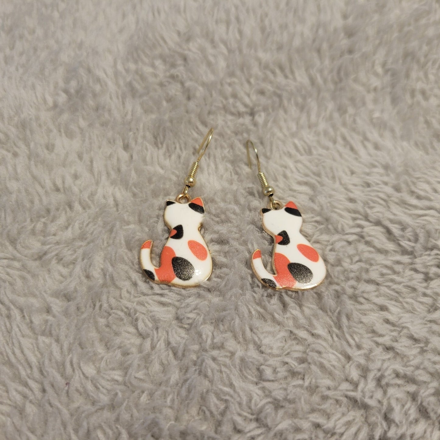 Cats Kittens Calico Earrings One Pair Gold Tone Fish Hook Dangle Hanging Novelty