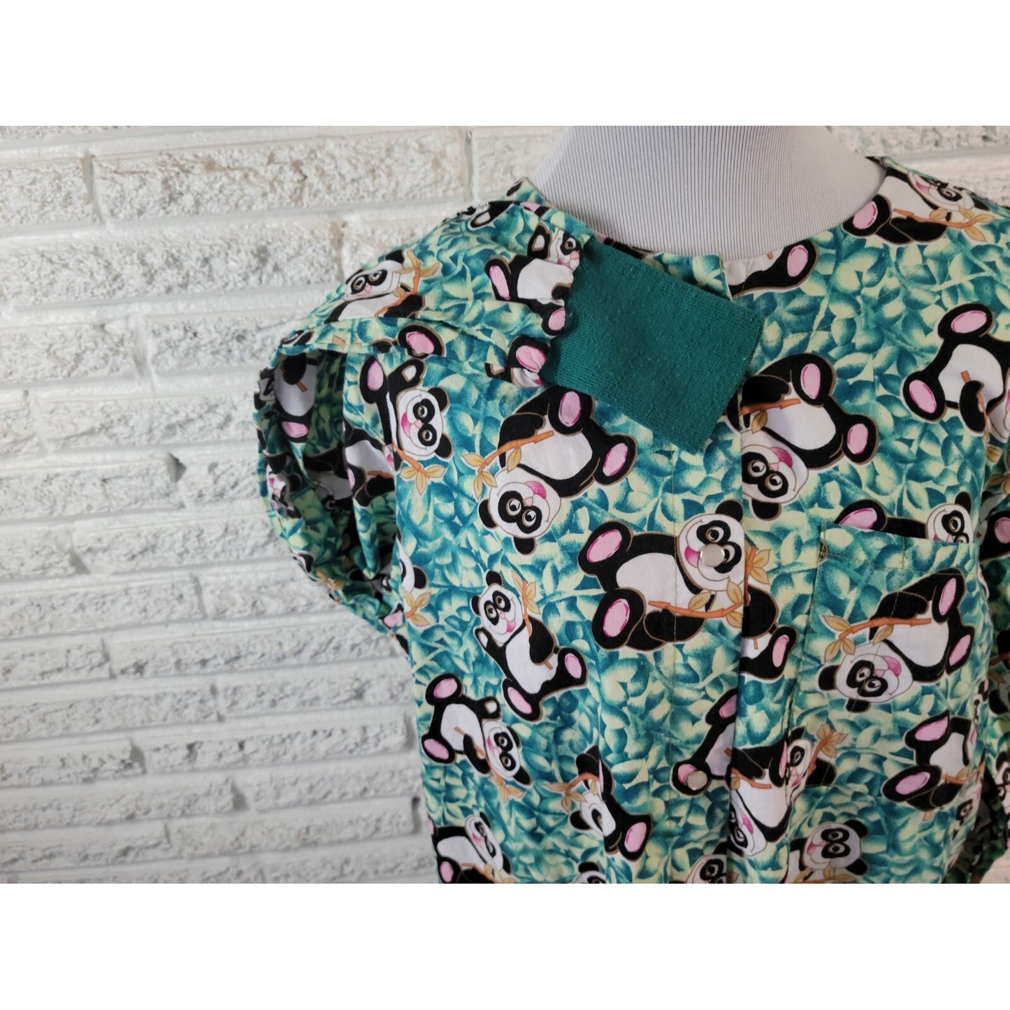 Trend Panda Bear Scrub Top Extra Large XL Long Sleeve Snap Up Poly Blend Blue