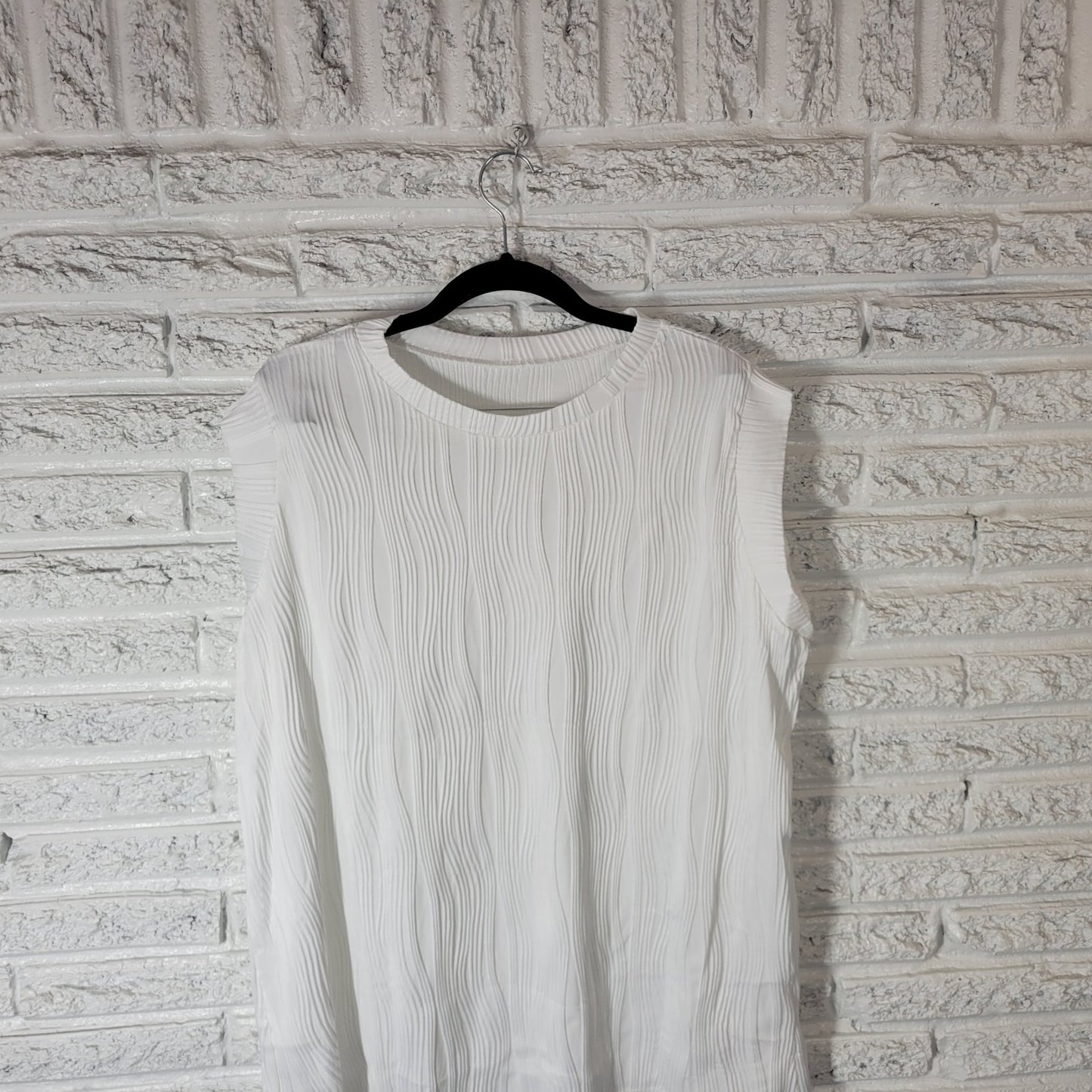 Evaless Womens Top 2XL Plus Sleeveless White Pintucked Lightweight Poly Blend