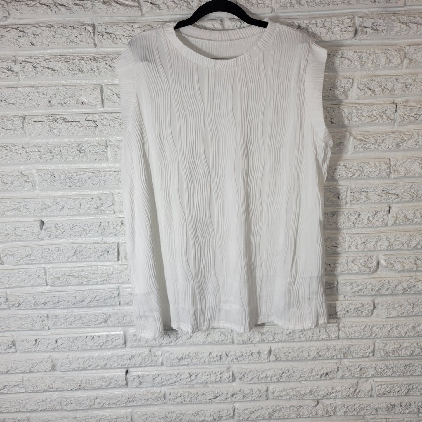 Evaless Womens Top 2XL Plus Sleeveless White Pintucked Lightweight Poly Blend