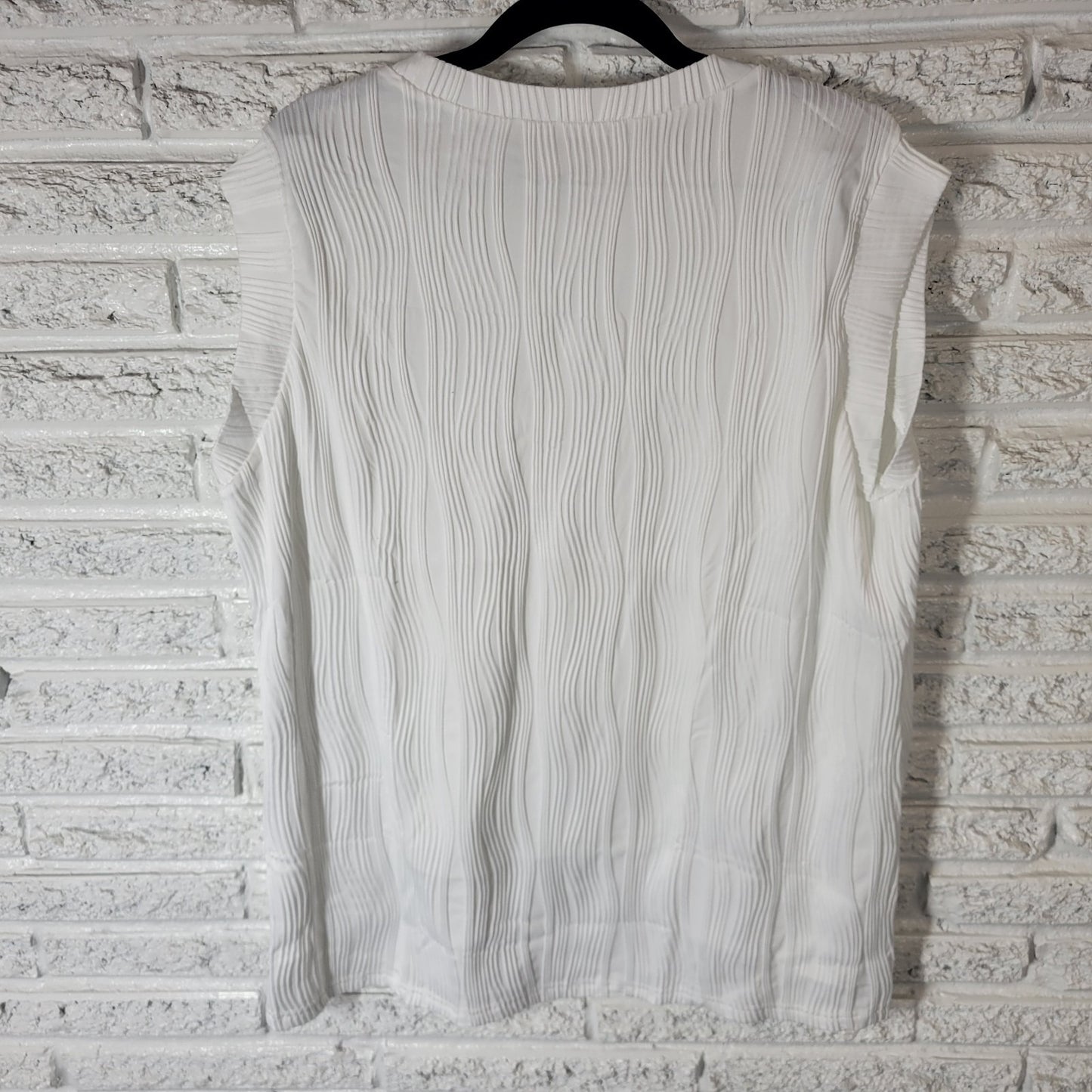 Evaless Womens Top 2XL Plus Sleeveless White Pintucked Lightweight Poly Blend