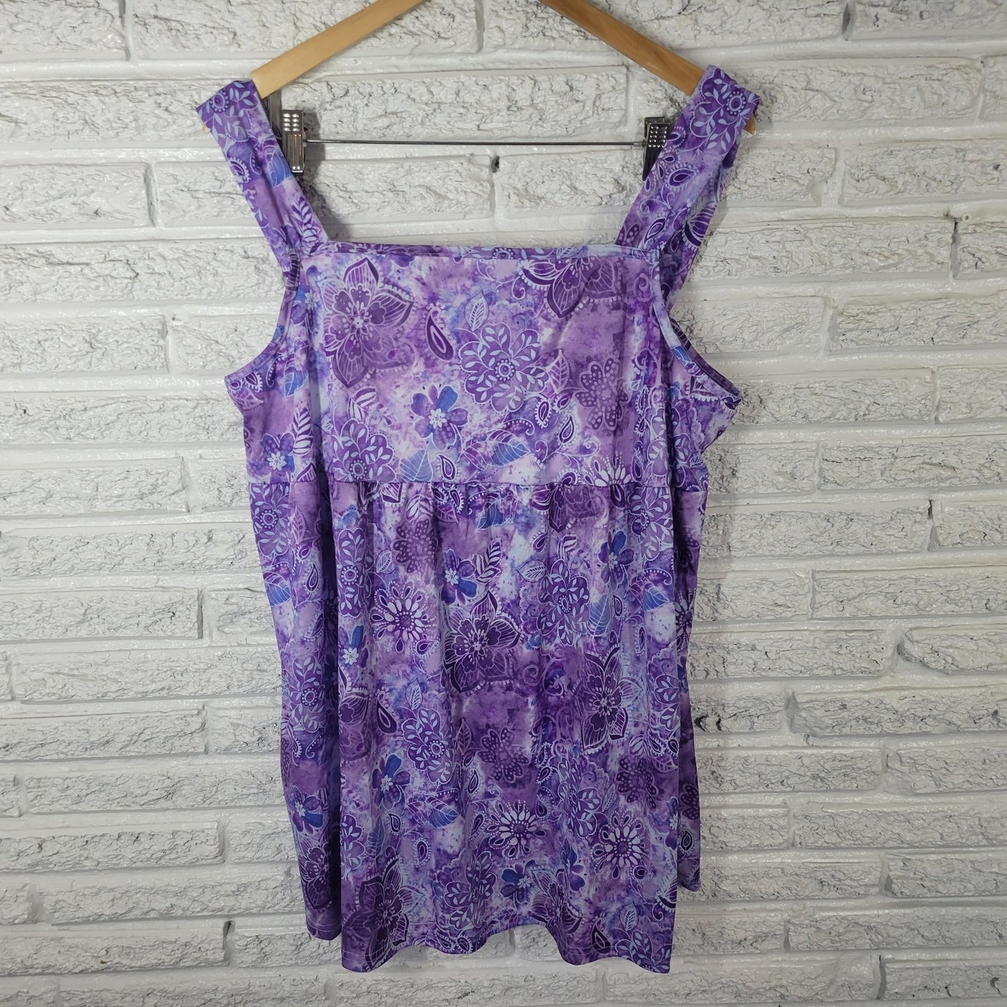 CW Classics Womens Top 2X Plus Swing Wide Strap Purple Floral Lightweight Casual