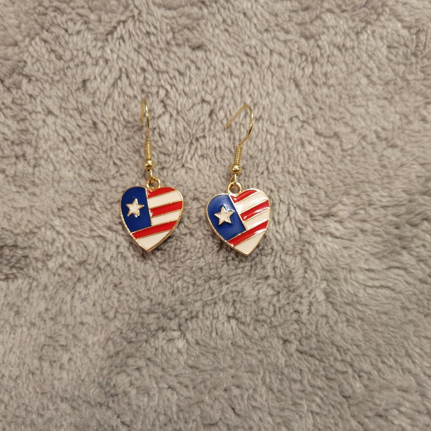 Fourth of July Patriotic Womens Earrings One Pair Flag Heart USA Hanging Dangle
