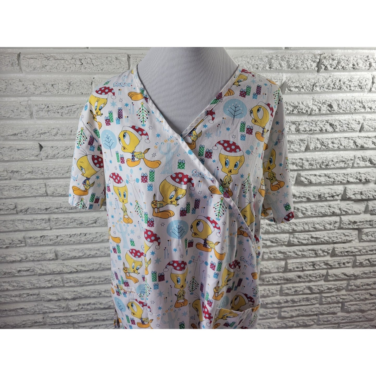 Christmas Looney Tunes Tweety Bird Unisex Scrub Top Extra Large XL  Pockets
